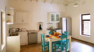 Thompson Manor (A Luxury Villa in Galle) Fully Equipped Kitchen (4)